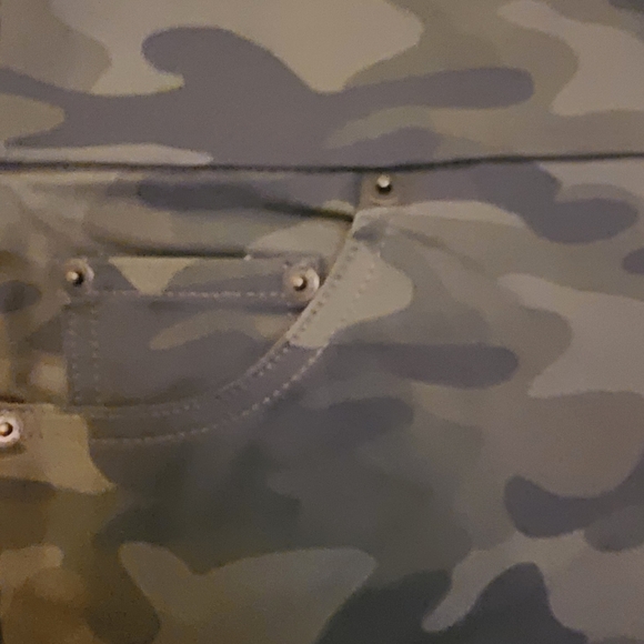Avenue Skinny cammo jeggings size 16 new without tags. - Picture 3 of 6